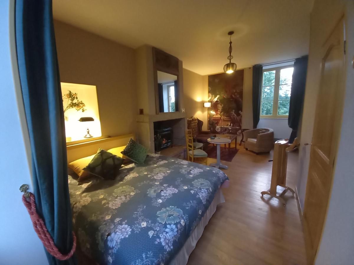 Le Petit Manoir Bed and Breakfast Isigny-le-Buat Eksteriør billede