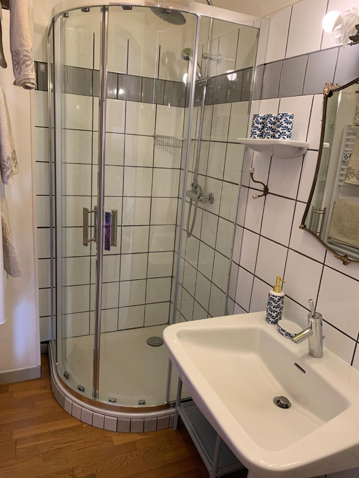 Le Petit Manoir Bed and Breakfast Isigny-le-Buat Eksteriør billede