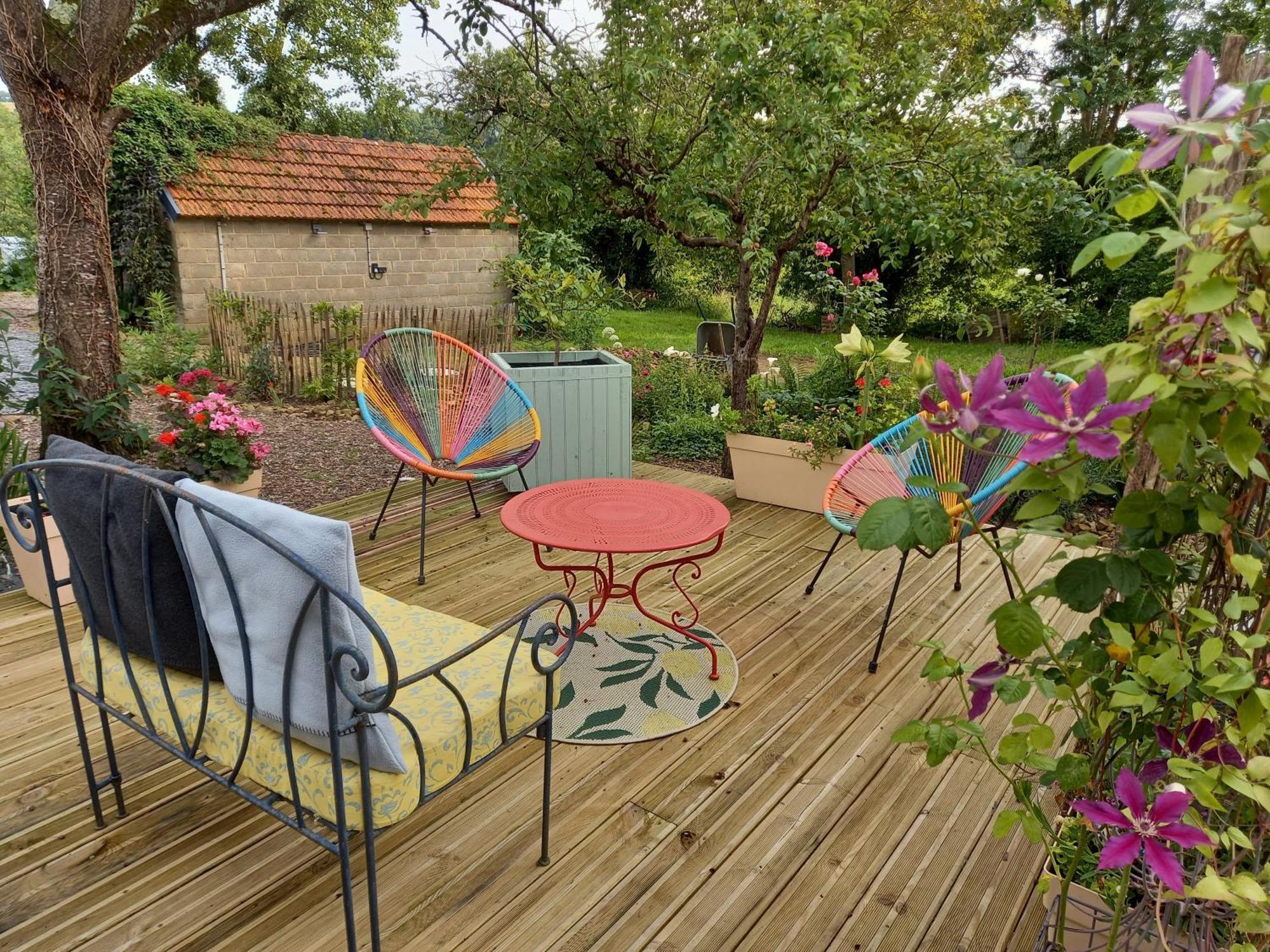 Le Petit Manoir Bed and Breakfast Isigny-le-Buat Eksteriør billede