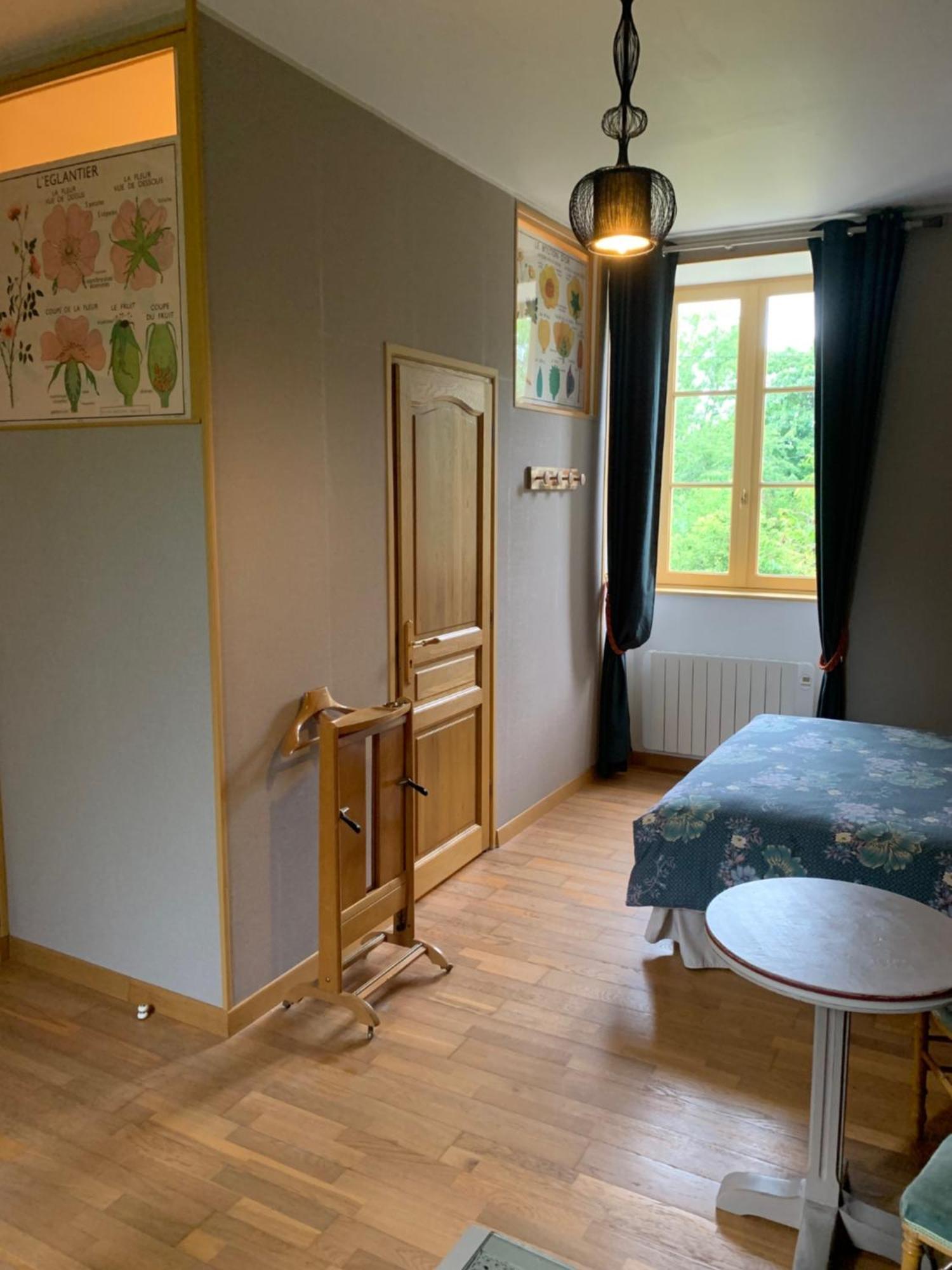 Le Petit Manoir Bed and Breakfast Isigny-le-Buat Eksteriør billede